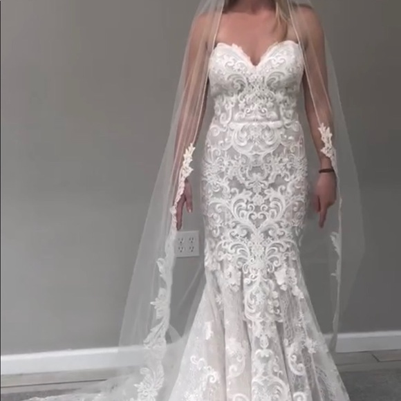 ✨ Gorgeous Allure Wedding Gown ✨ - Picture 6 of 7